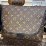 Louis Vuitton Magnetic Messenger M45557 Brown